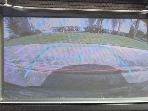 Used 2018 Toyota RAV4 LE FWD image 9