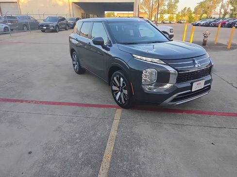 Used 2025 Mitsubishi Outlander AWD image 6
