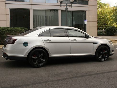 Used 2016 Ford Taurus SE FWD image 8