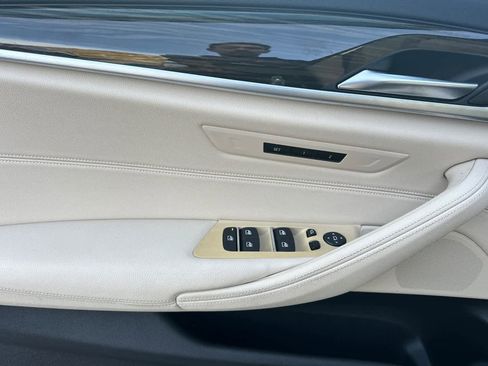 Used 2019 BMW 530e image 12