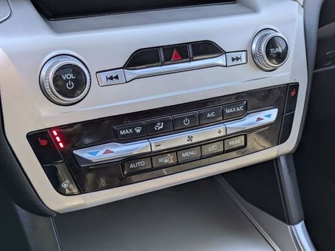 Used 2022 Ford Explorer XLT w/ Equipment Group 202A image 24