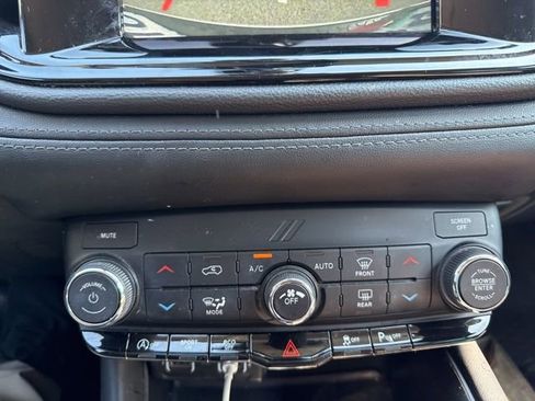 Used 2021 Dodge Durango SXT AWD/4WD image 16