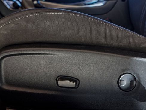 Used 2022 Dodge Challenger SXT w/ Blacktop Package image 21