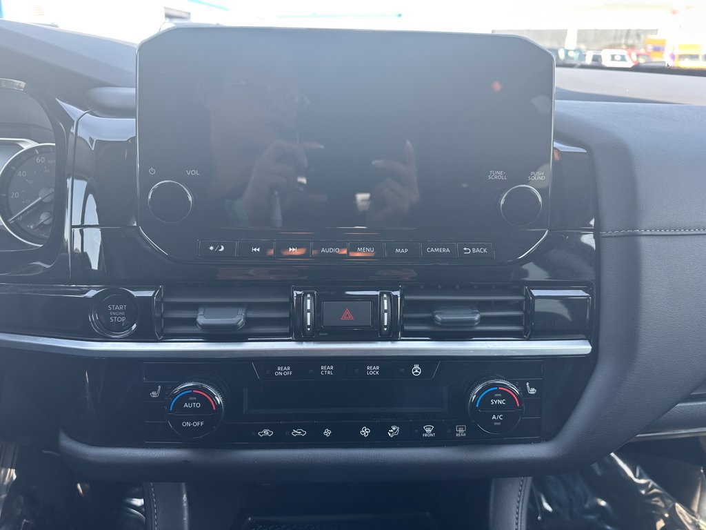 Used 2025 Nissan Pathfinder SL AWD/4WD image 23