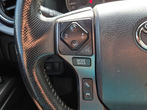 Used 2019 Toyota Tacoma TRD Sport AWD/4WD image 26