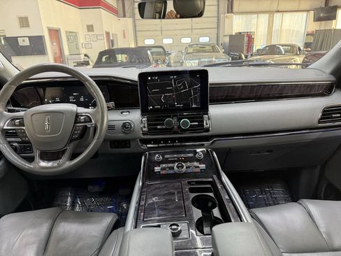 Used 2019 Lincoln Navigator Reserve AWD/4WD image 22