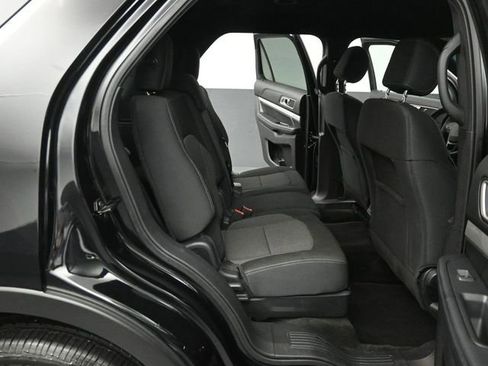 Used 2017 Ford Explorer XLT image 23