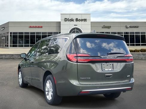 New 2027 Chrysler Pacifica Select AWD/4WD image 3