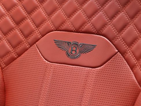 Used 2022 Bentley Bentayga AWD/4WD image 19