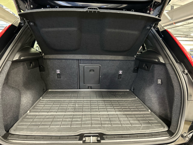 Used 2023 Volvo XC40 B5 Plus w/ Climate Package AWD/4WD image 28