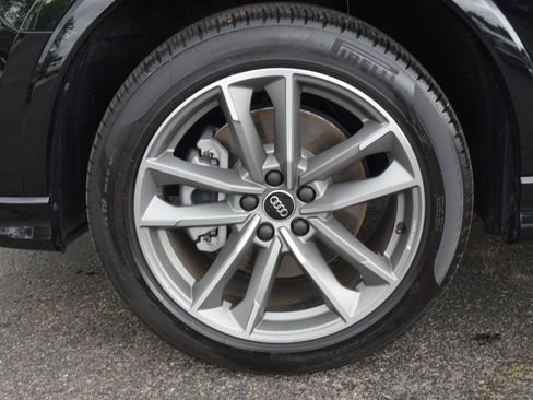 Certified 2025 Audi Q3 2.0T Premium w/ Convenience Package AWD/4WD image 8