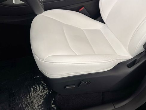 Used 2024 Tesla Model Y Long Range image 17