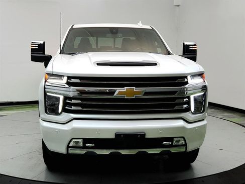 Used 2022 Chevrolet Silverado 2500 High Country w/ Safety Package II image 2