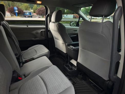 Used 2023 Toyota Sienna LE AWD/4WD image 35