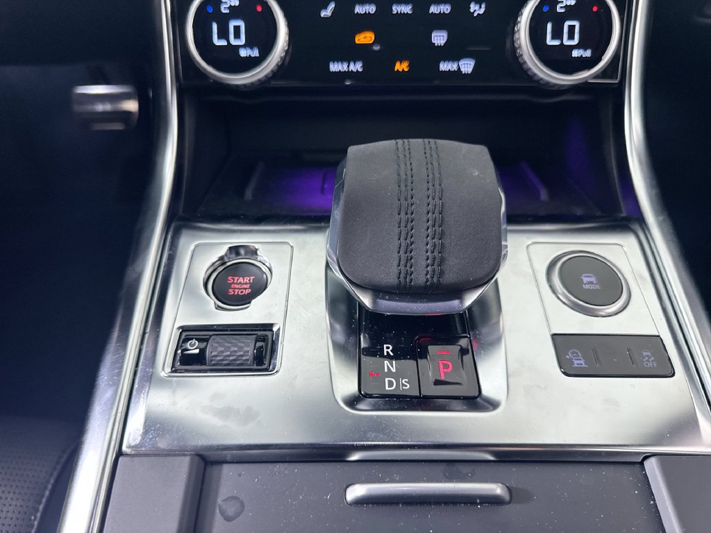 Used 2024 Jaguar XF R-Dynamic SE AWD/4WD image 18