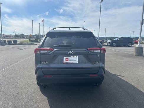 Used 2022 Toyota RAV4 XLE Premium AWD/4WD image 9