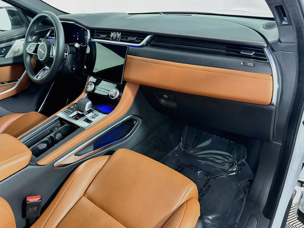 Certified 2025 Jaguar F-PACE R-Dynamic S AWD/4WD image 32