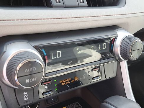 Certified 2020 Toyota RAV4 Limited image 24