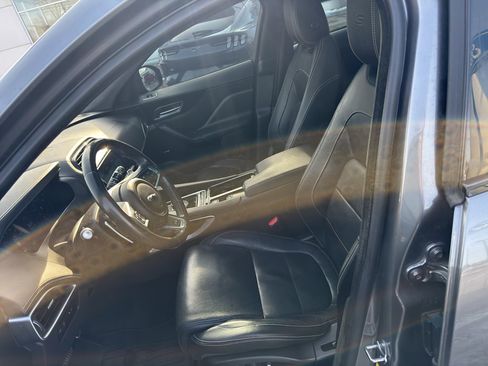 Used 2019 Jaguar F-PACE S image 8
