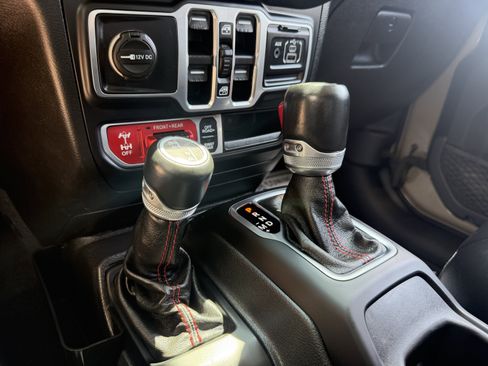 Used 2020 Jeep Gladiator Rubicon AWD/4WD image 44