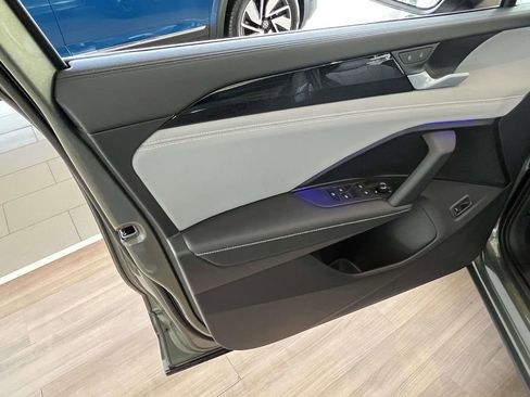 New 2026 Volkswagen Tiguan SE R-Line image 14