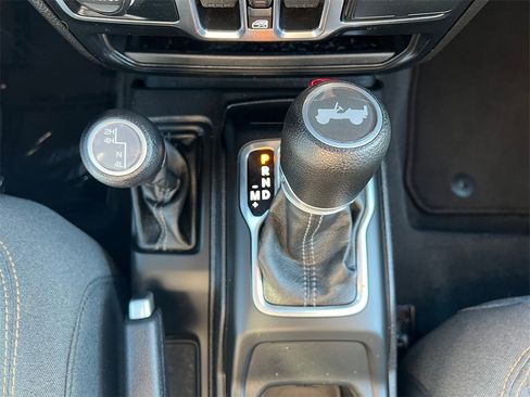 Used 2024 Jeep Wrangler Sport S image 25