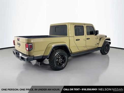 Used 2025 Jeep Gladiator Sport AWD/4WD image 5
