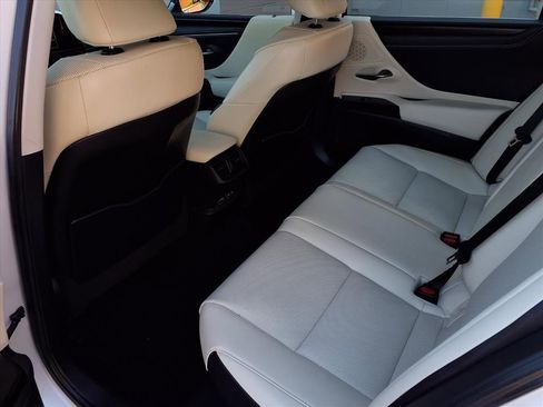 Used 2022 Lexus ES 300h 300h image 19