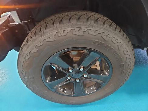 Used 2021 Jeep Wrangler Unlimited Sahara AWD/4WD image 4