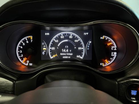 Used 2021 Jeep Grand Cherokee High Altitude AWD/4WD image 11