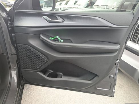 New 2025 Jeep Grand Cherokee Altitude RWD image 36