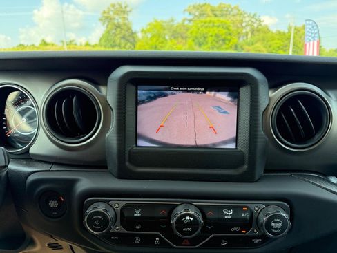Used 2019 Jeep Wrangler Unlimited Sport S AWD/4WD image 39