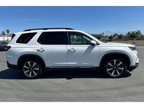 Certified 2025 Honda Pilot Touring image 7