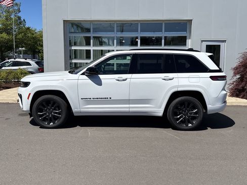 New 2026 Jeep Grand Cherokee Limited AWD/4WD image 2