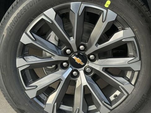 New 2026 Chevrolet Suburban High Country image 9