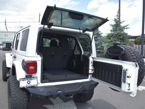 Used 2022 Jeep Wrangler Unlimited Sahara w/ Cold Weather Group AWD/4WD image 8