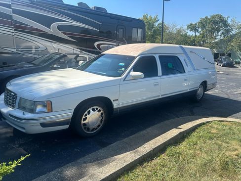 Used 1997 Cadillac De Ville Limousine image 2