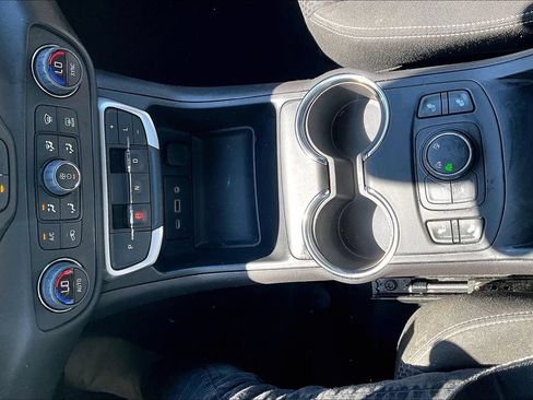 Used 2024 GMC Terrain SLE w/ Driver Convenience Package AWD/4WD image 30