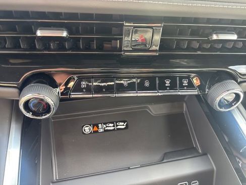 New 2026 Chevrolet Suburban LT AWD/4WD image 18