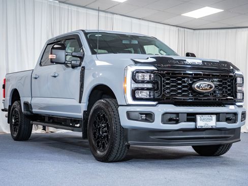 Used 2025 Ford F250 Lariat w/ Black Appearance Package image 1