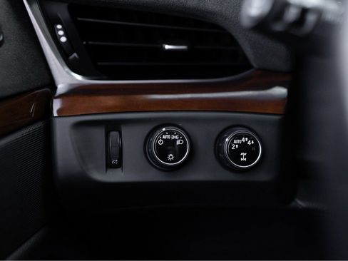 Used 2018 Cadillac Escalade Luxury image 13