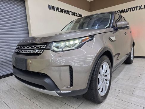 Used 2017 Land Rover Discovery HSE AWD/4WD image 2