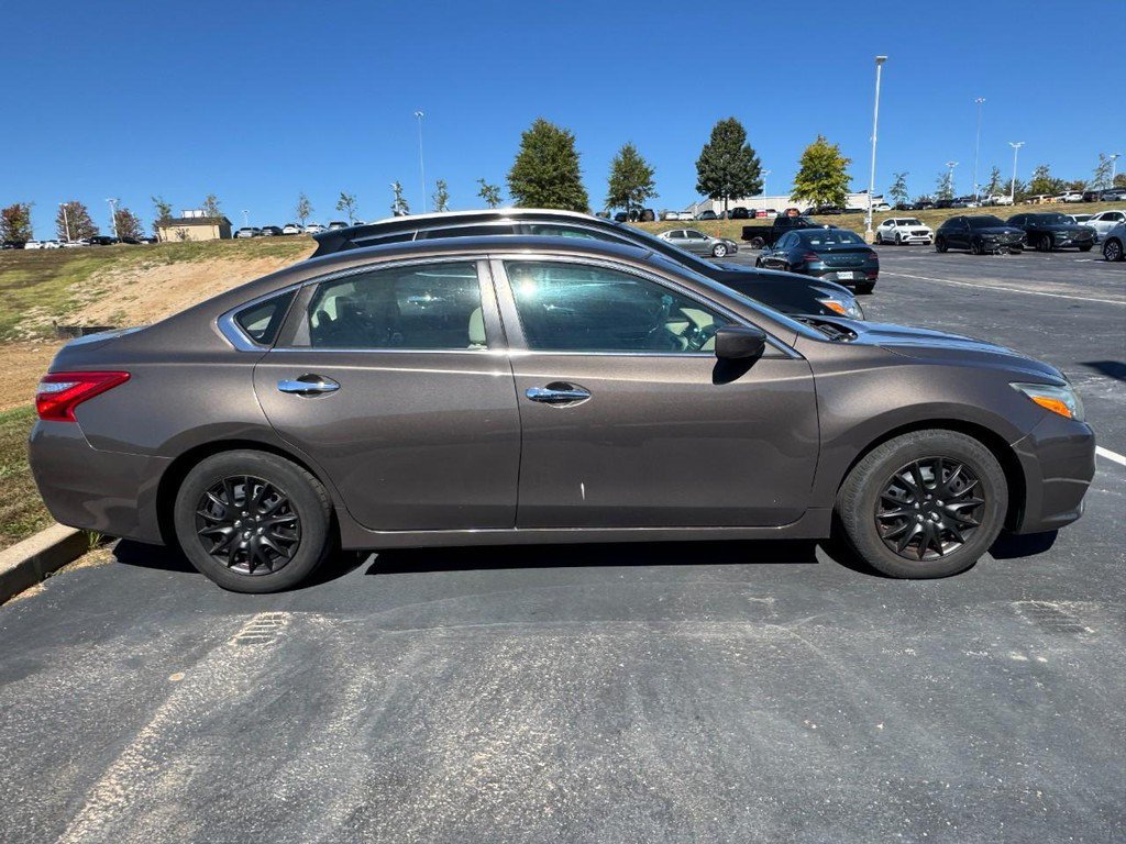 Used 2016 Nissan Altima 2.5 S FWD image 3