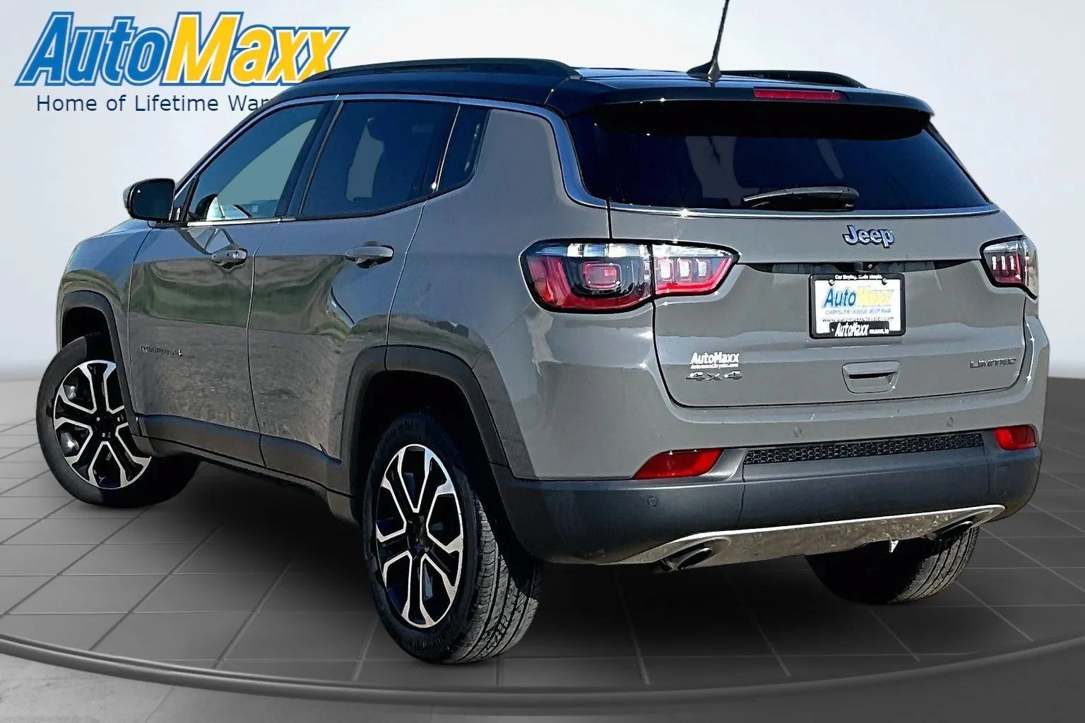 Used 2023 Jeep Compass Limited AWD/4WD image 4