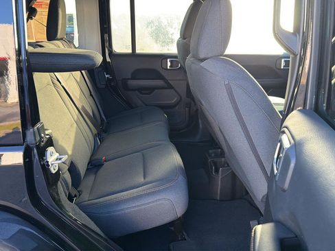 Used 2025 Jeep Wrangler Unlimited Sahara AWD/4WD image 12