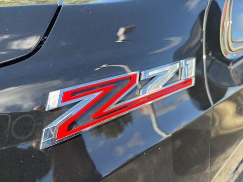 Used 2025 Chevrolet Suburban Z71 image 24