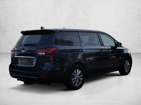 Used 2017 Kia Sedona LX image 5