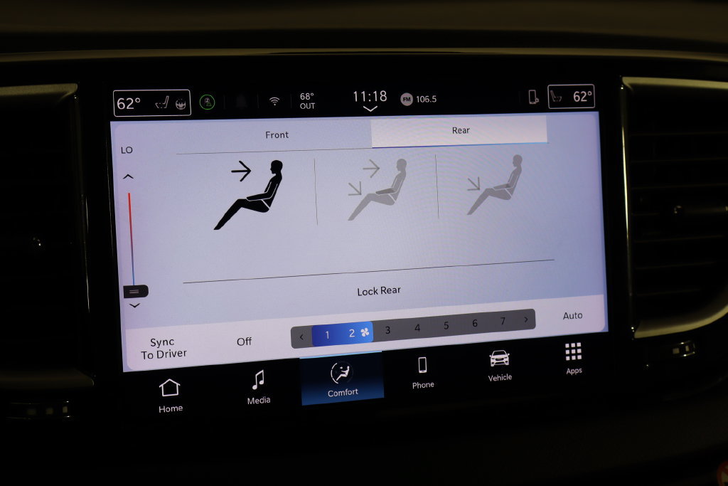 Used 2025 Chrysler Pacifica Select FWD image 32