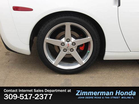 Used 2005 Chevrolet Corvette Coupe w/ Preferred Equipment Group RWD image 17