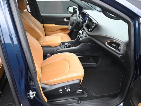 Used 2022 Chrysler Pacifica Pinnacle FWD image 10